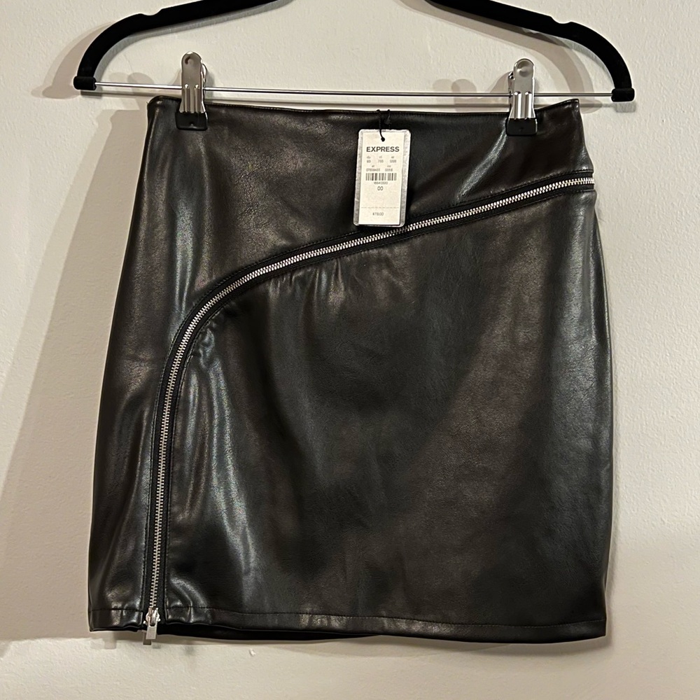Express Edition Vegan Leather Curved Zipper Skirt